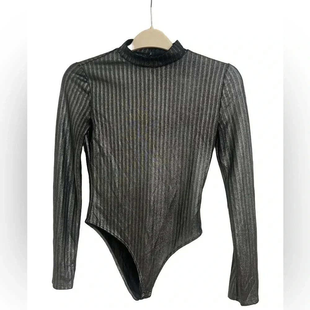 Metallic Silver‎ Ribbed Mock Neck Long Sleeve Bodysuit Keyhole Back Top size s
